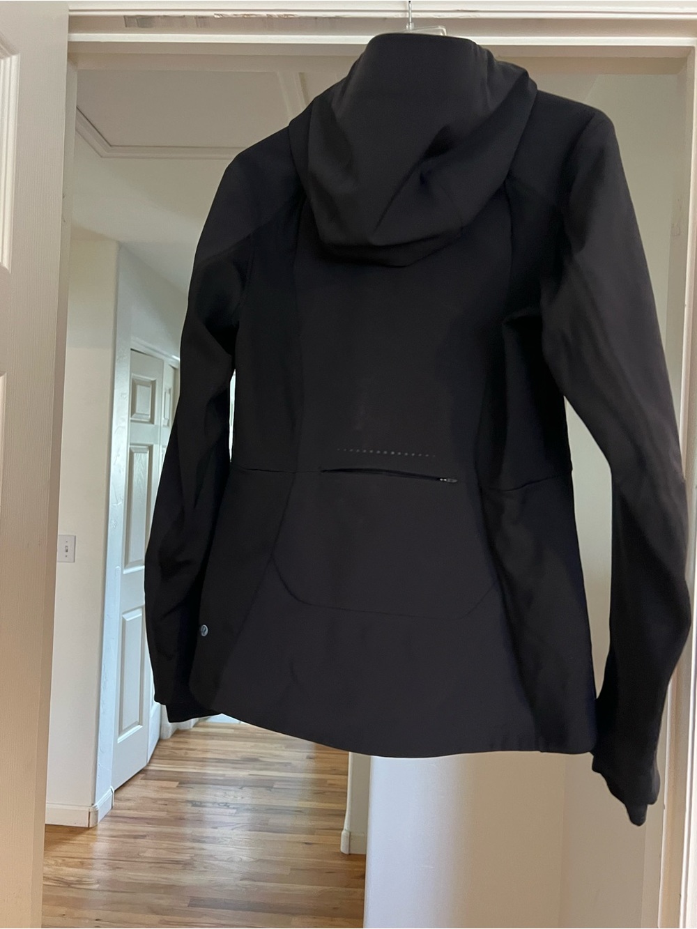 Lululemon Women's Cross Chill Performance Jacket - Picture 2 of 3